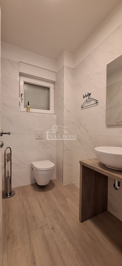 Vodice, Srima - Stan 2S+DB, II nadstropje, 120 m od plaže