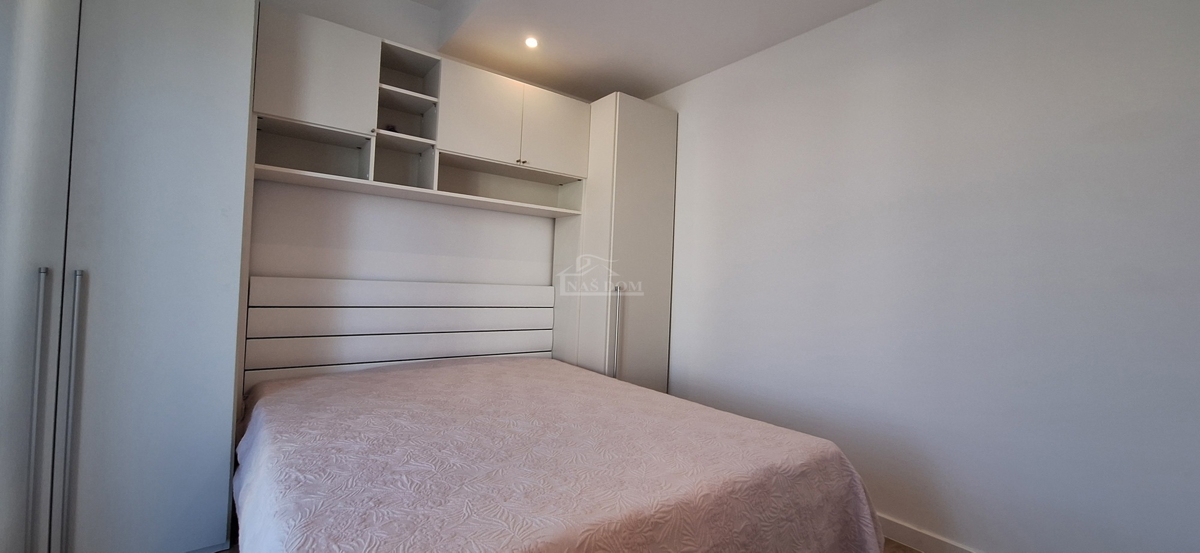 Vodice, Srima - Stan 2S+DB, II nadstropje, 120 m od plaže