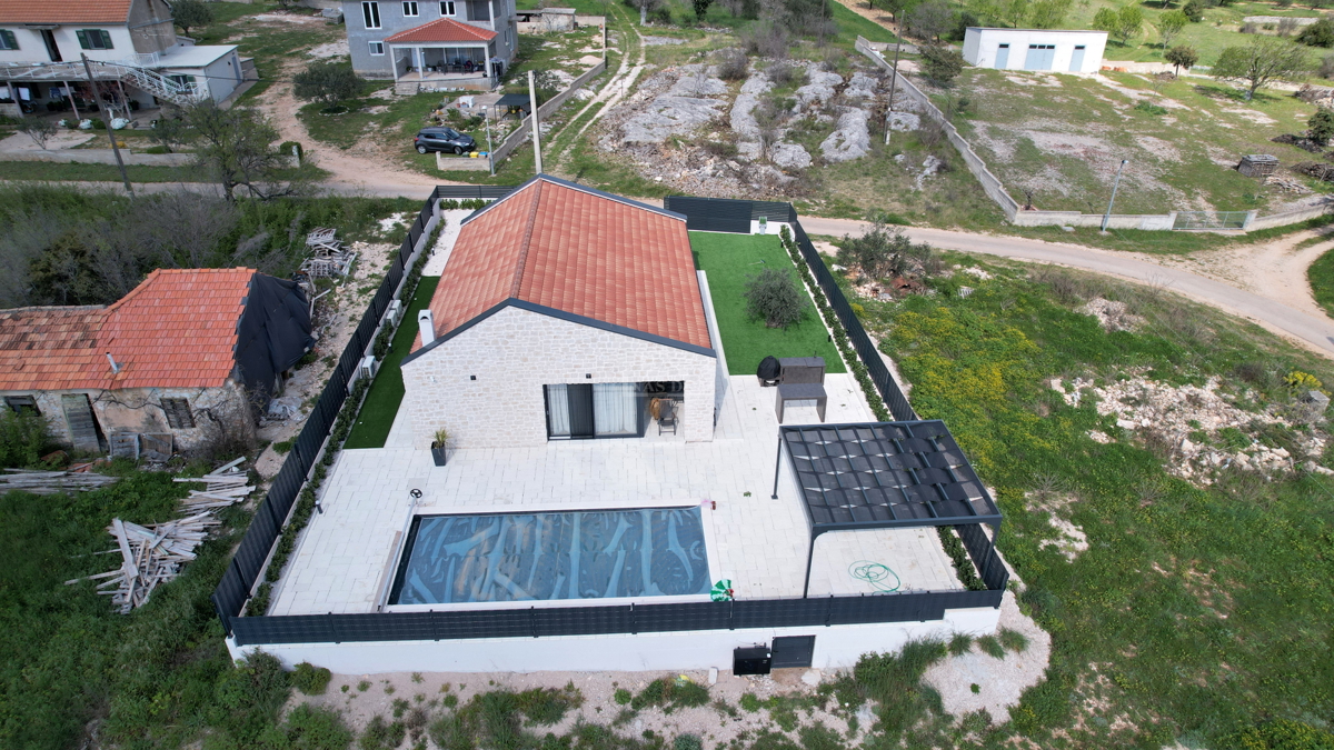 Danilo, Biranj - Prekrasna pritlična hiša s bazenom