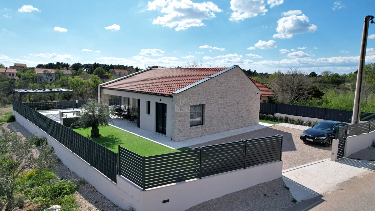 Danilo, Biranj - Prekrasna pritlična hiša s bazenom