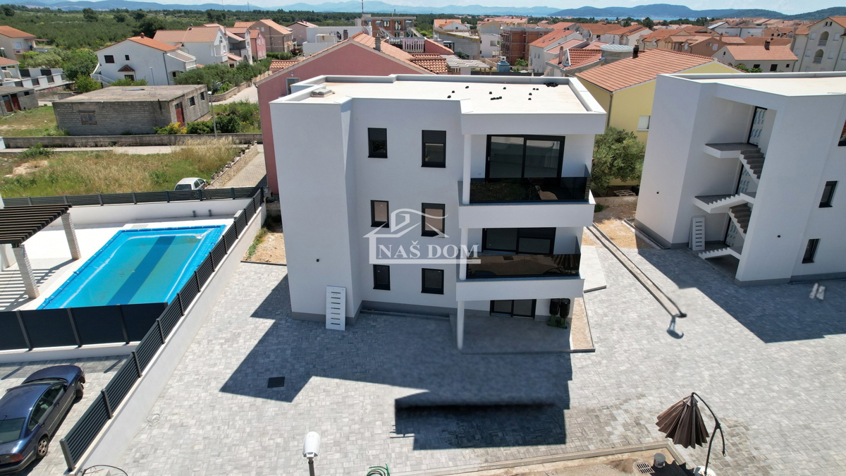 Vodice - Luksuzno stanovanje S3 v drugem nadstropju, odlična lega