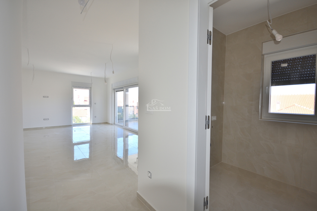 Vodice - Luksuzno stanovanje S3 v drugem nadstropju, odlična lega