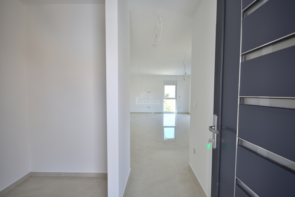 Vodice - Luksuzno stanovanje S3 v drugem nadstropju, odlična lega