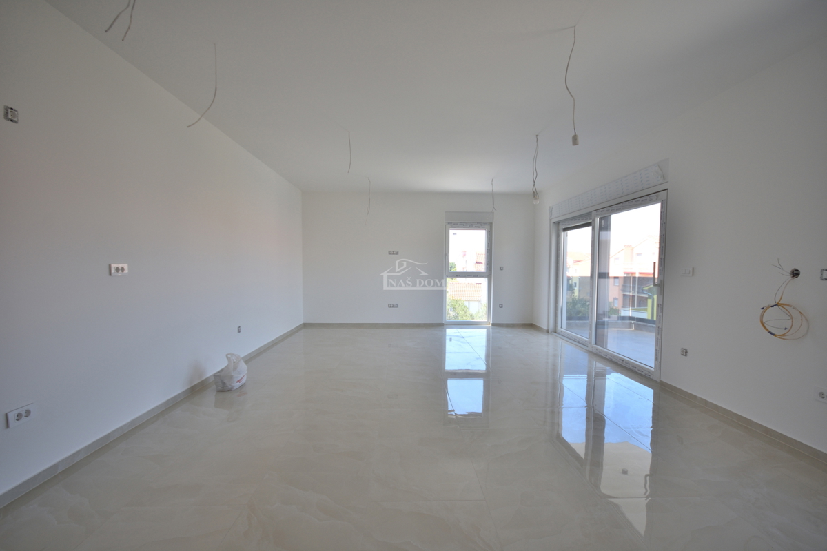 Vodice - Luksuzno stanovanje S3 v drugem nadstropju, odlična lega