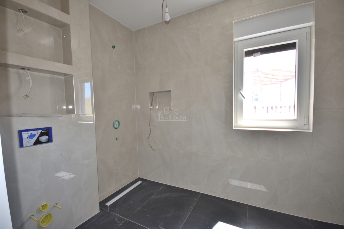 Vodice - Luksuzno stanovanje S3 v drugem nadstropju, odlična lega