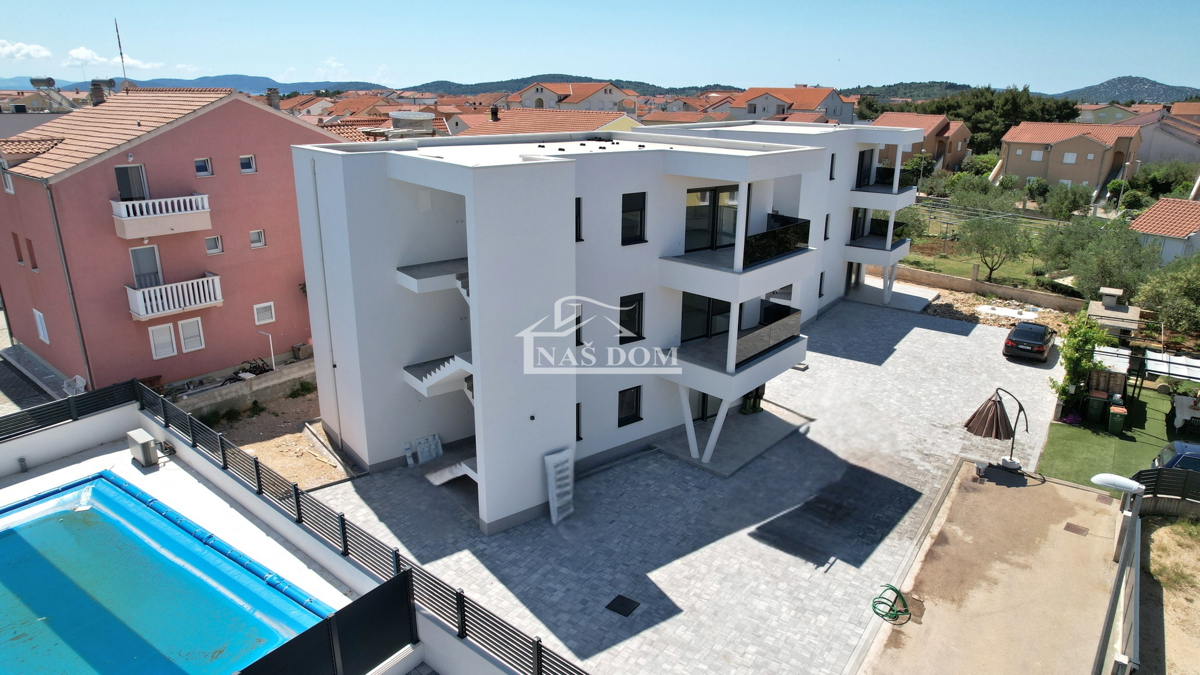 Vodice - Luksuzno stanovanje S3 v drugem nadstropju, odlična lega