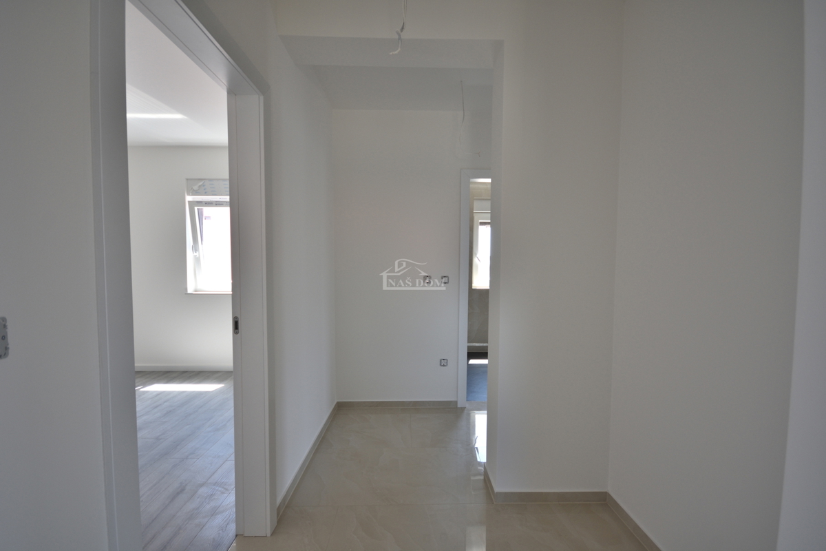 Vodice - Luksuzno stanovanje S3 v drugem nadstropju, odlična lega