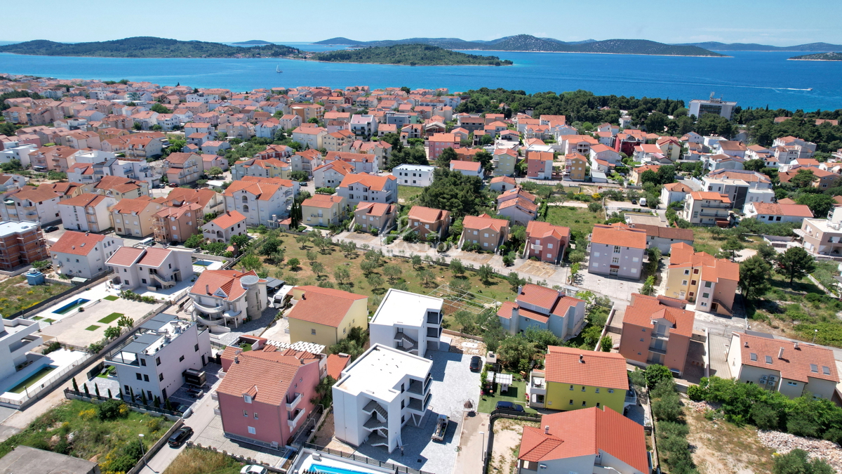 Vodice - Luksuzno stanovanje S3, 600 m od plaže