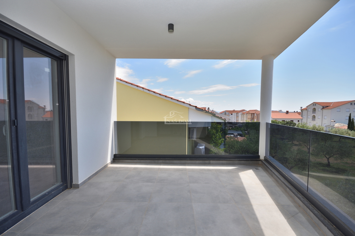 Vodice - Luksuzno stanovanje S3, 600 m od plaže