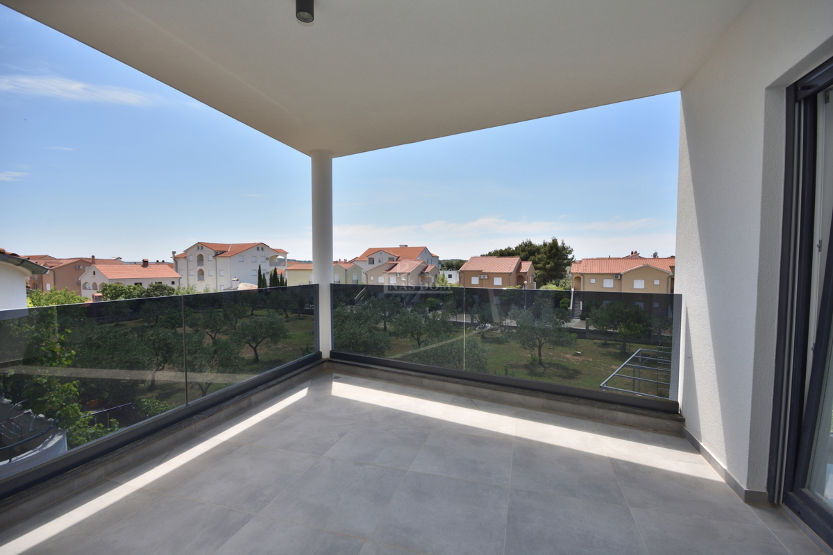 Vodice - Luksuzno stanovanje S3, 600 m od plaže