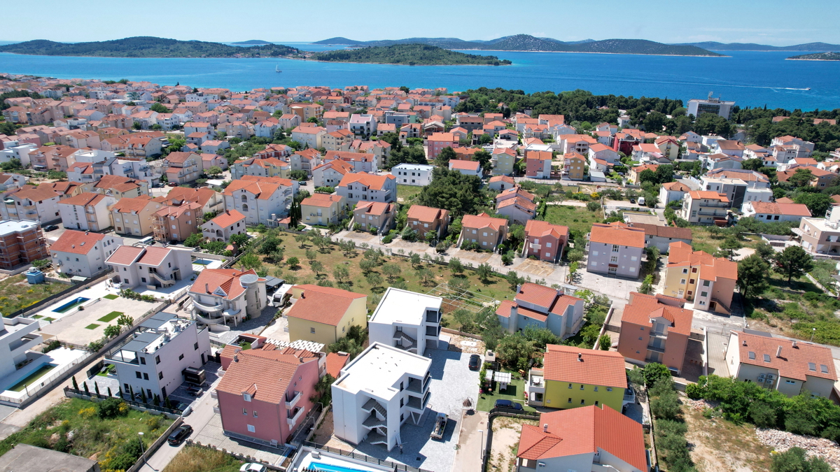 Vodice - Luksuzno stanovanje S3, 600 m od plaže