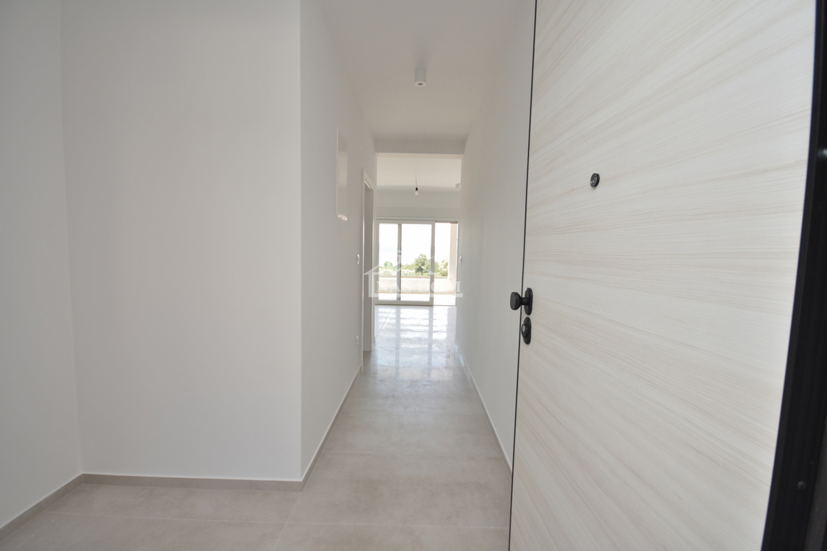 Vodice - Stanovanje S4 v prvem nadstropju z razgledom na morje, 300 m od plaže