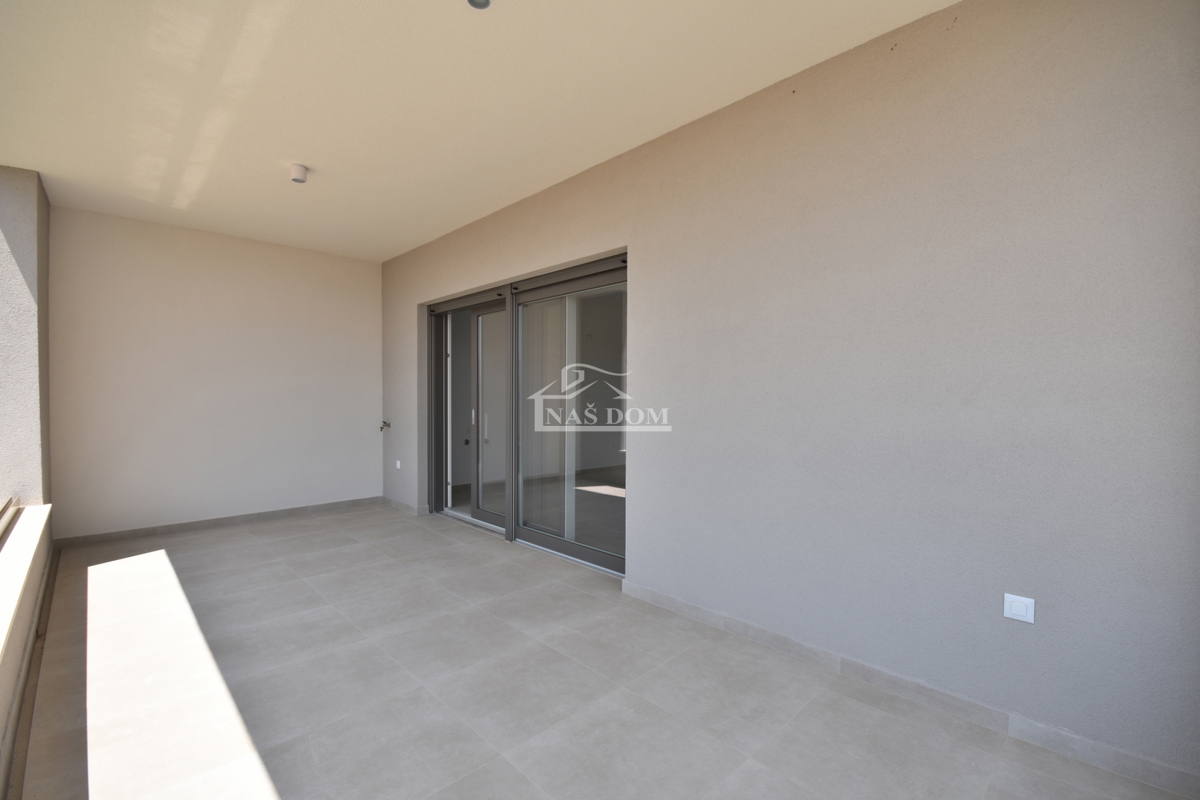 Vodice - Stanovanje S4 v prvem nadstropju z razgledom na morje, 300 m od plaže