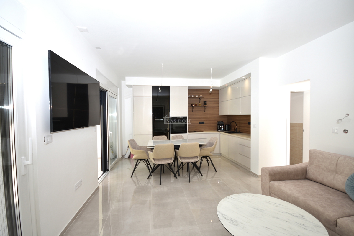 Vodice, Srima - NOVOGRADNJA S2 hiša 250 m od plaže