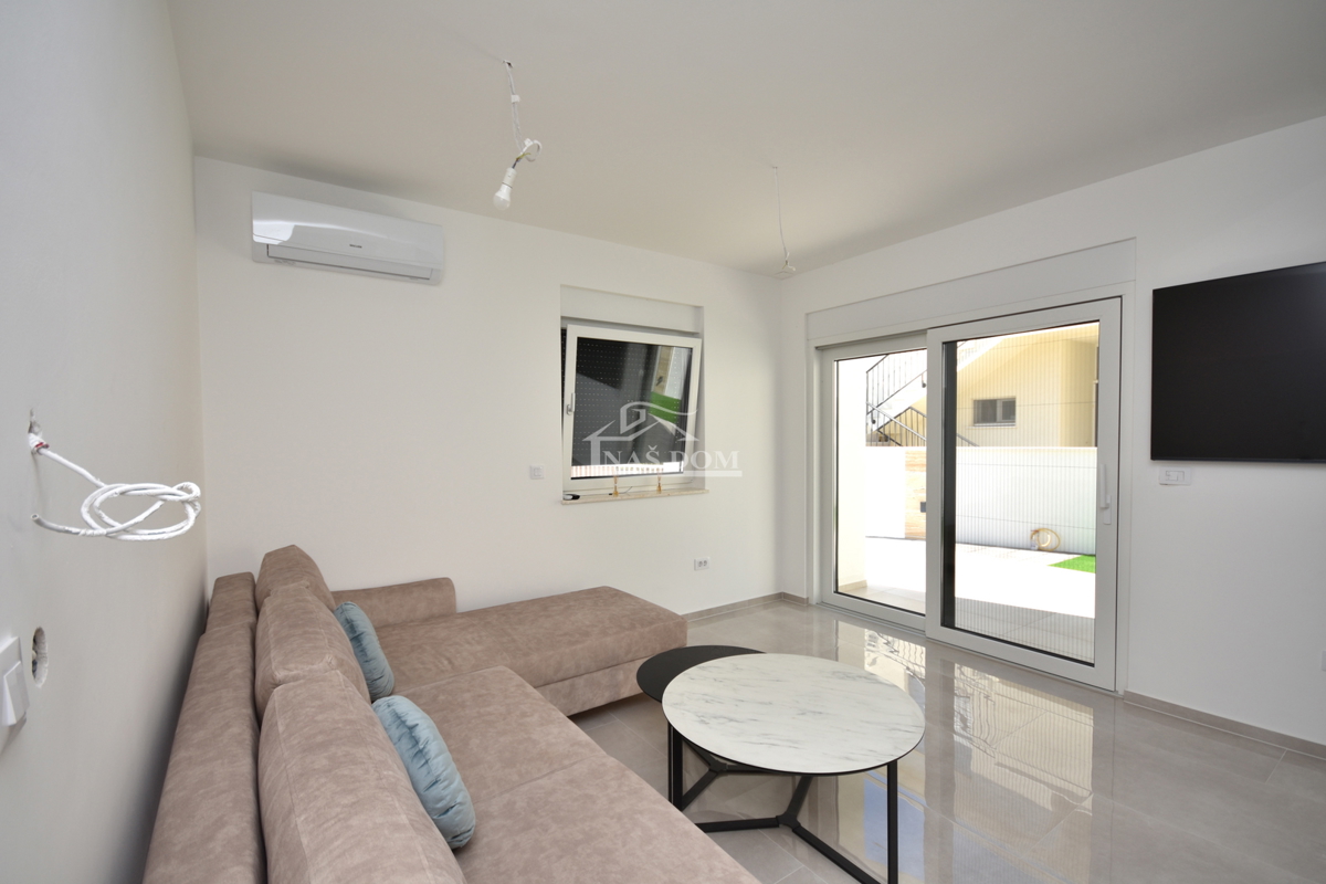 Vodice, Srima - NOVOGRADNJA S2 hiša 250 m od plaže