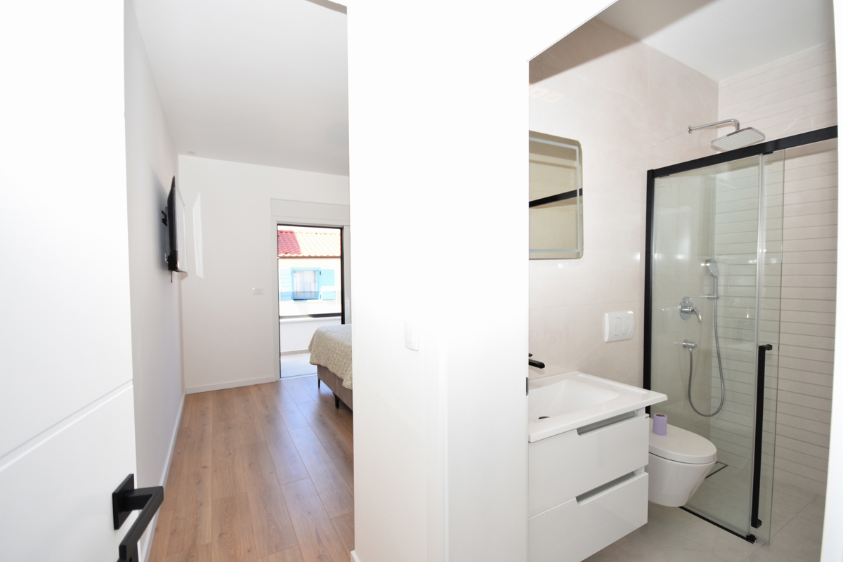 Vodice, Srima - NOVOGRADNJA S2 hiša 250 m od plaže