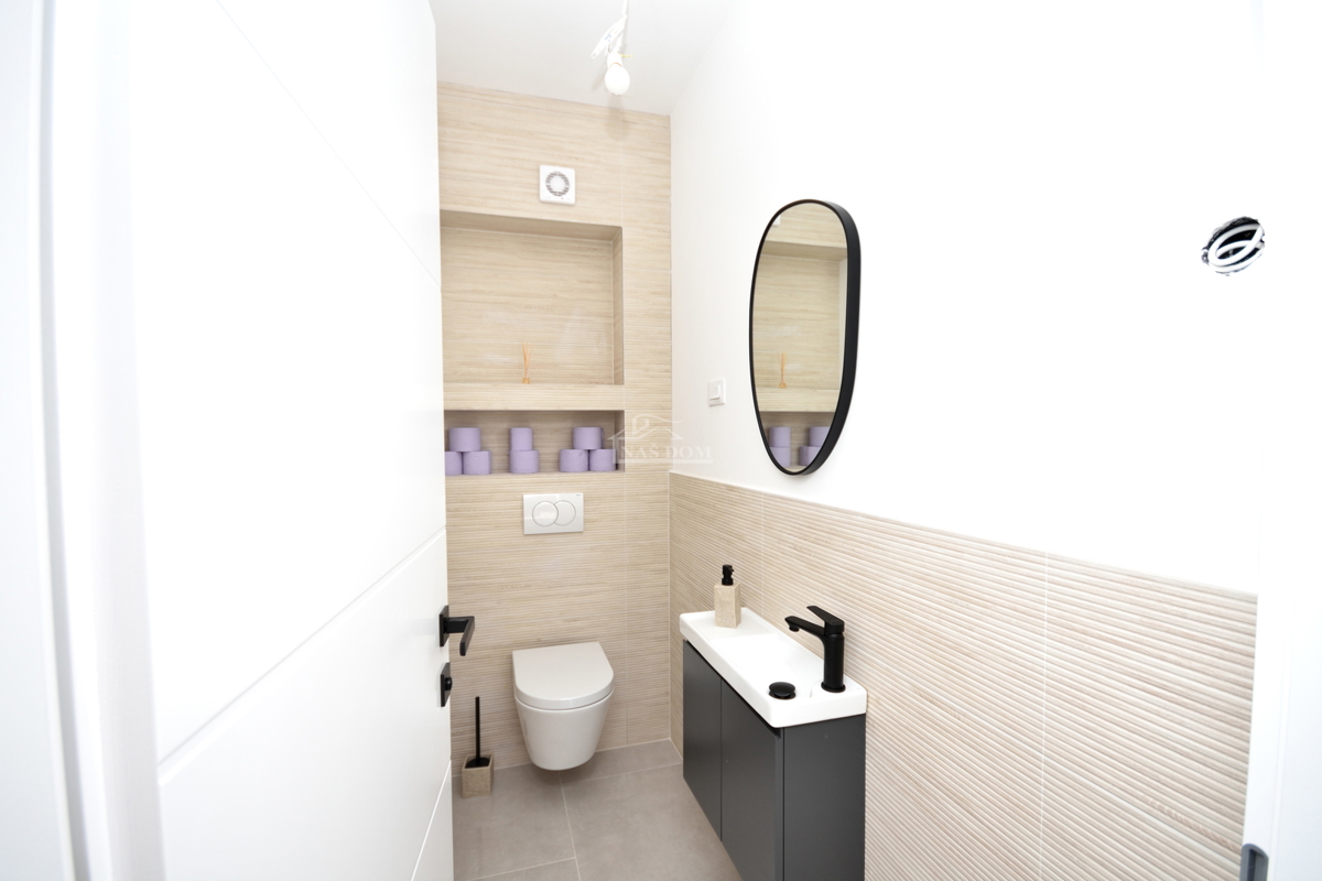 Vodice, Srima - NOVOGRADNJA S2 hiša 250 m od plaže