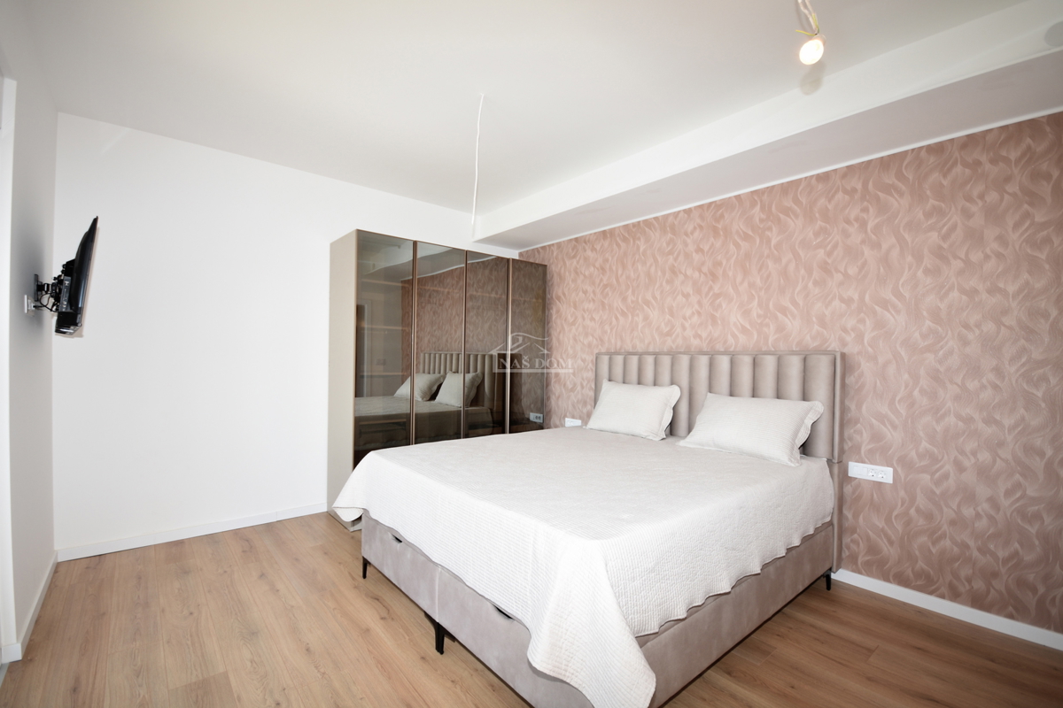 Vodice, Srima - NOVOGRADNJA S2 hiša 250 m od plaže