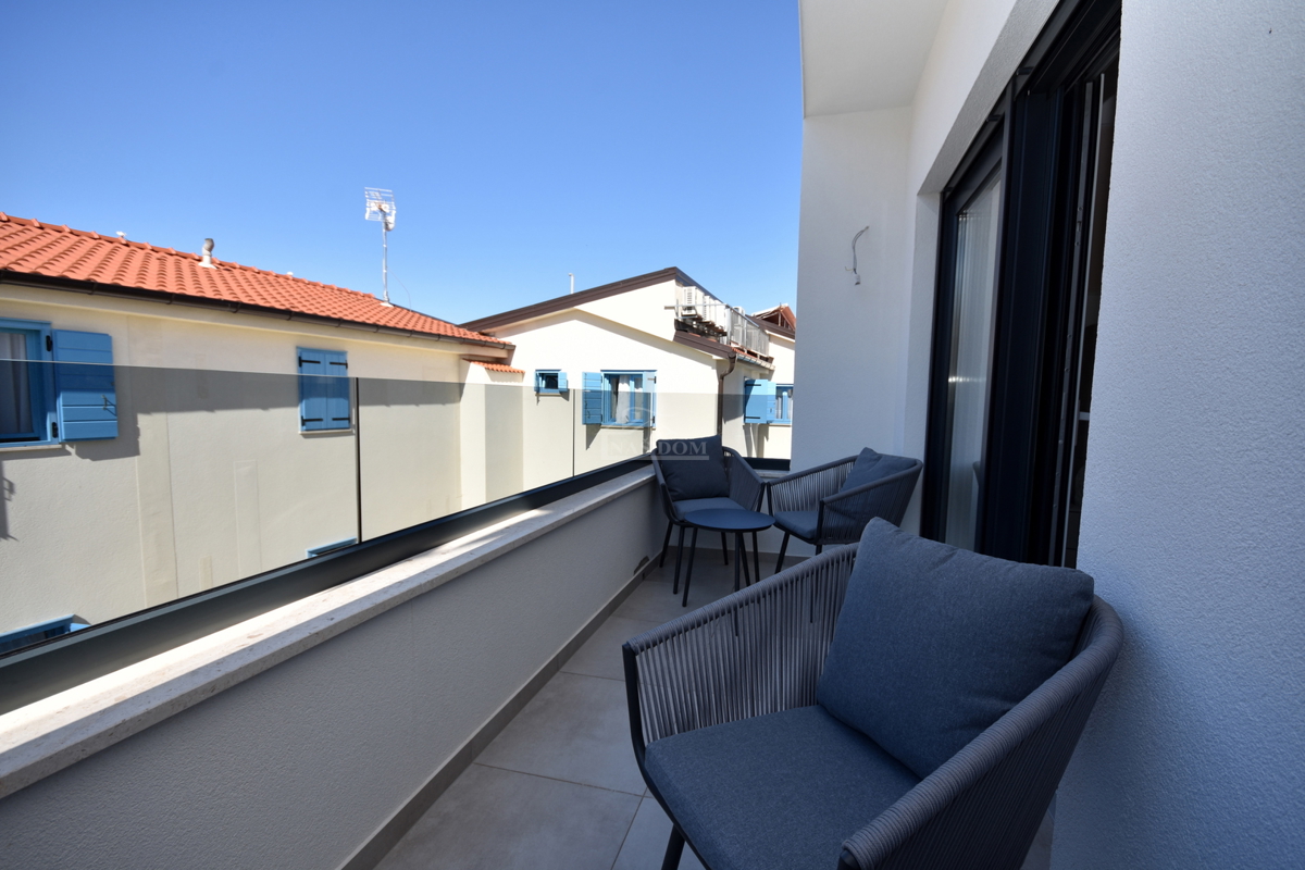 Vodice, Srima - NOVOGRADNJA S2 hiša 250 m od plaže