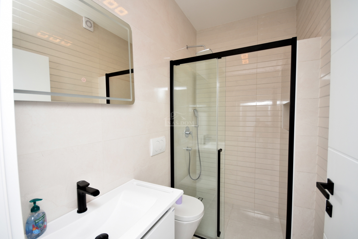 Vodice, Srima - NOVOGRADNJA S2 hiša 250 m od plaže