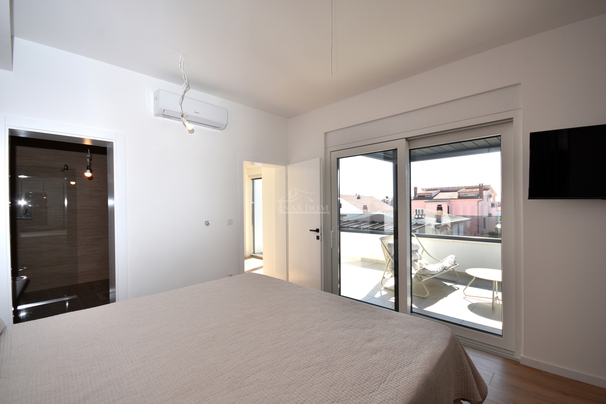 Vodice, Srima - NOVOGRADNJA S2 hiša 250 m od plaže