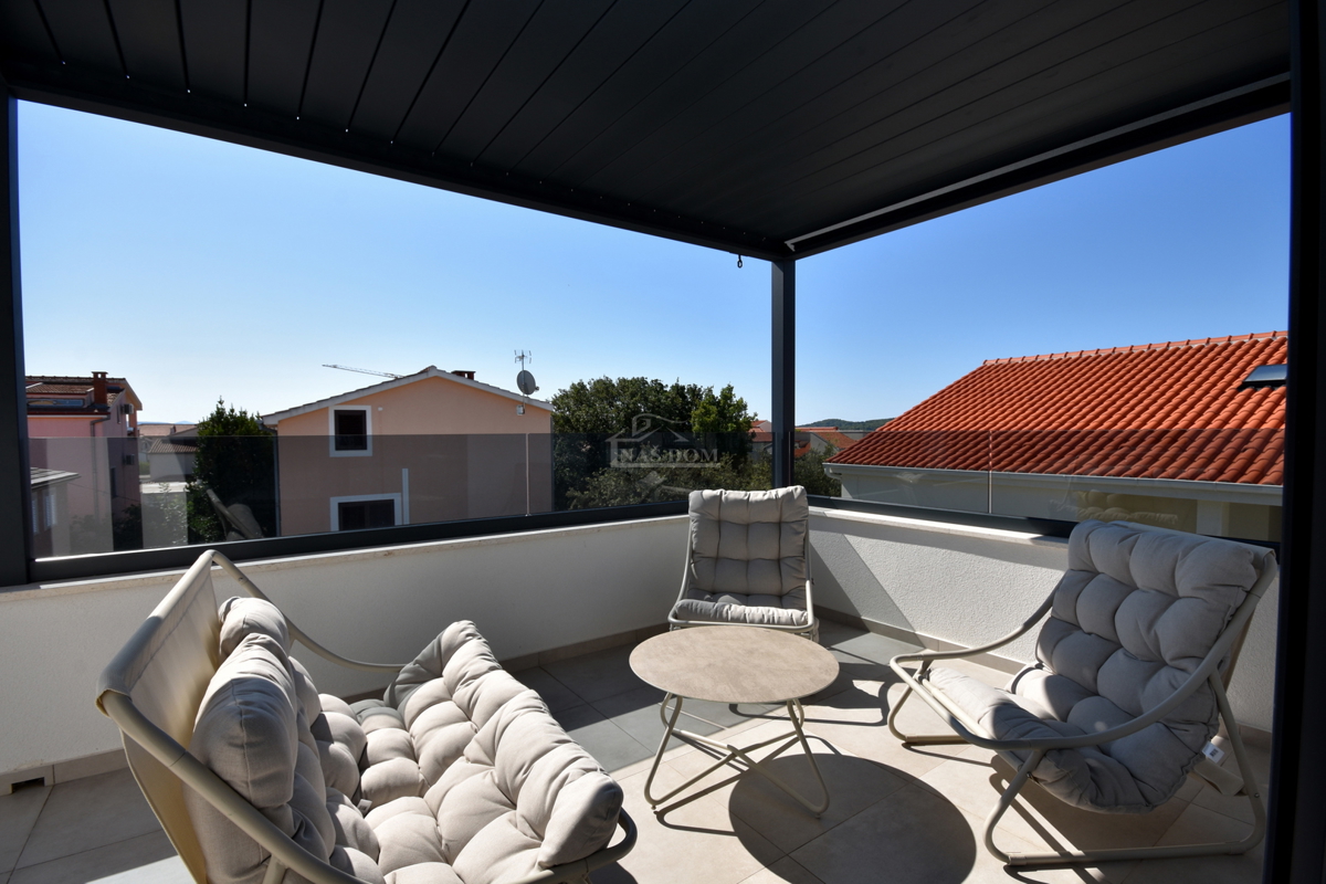 Vodice, Srima - NOVOGRADNJA S2 hiša 250 m od plaže