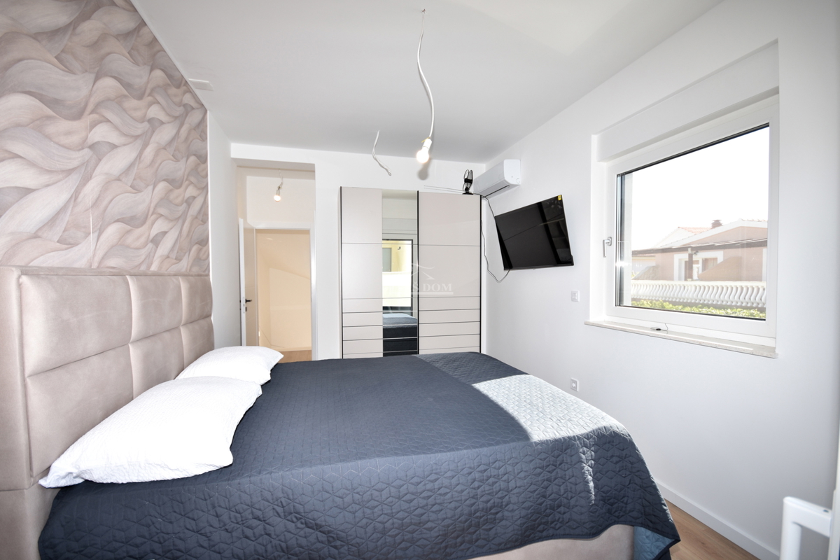 Vodice, Srima - NOVOGRADNJA S2 hiša 250 m od plaže