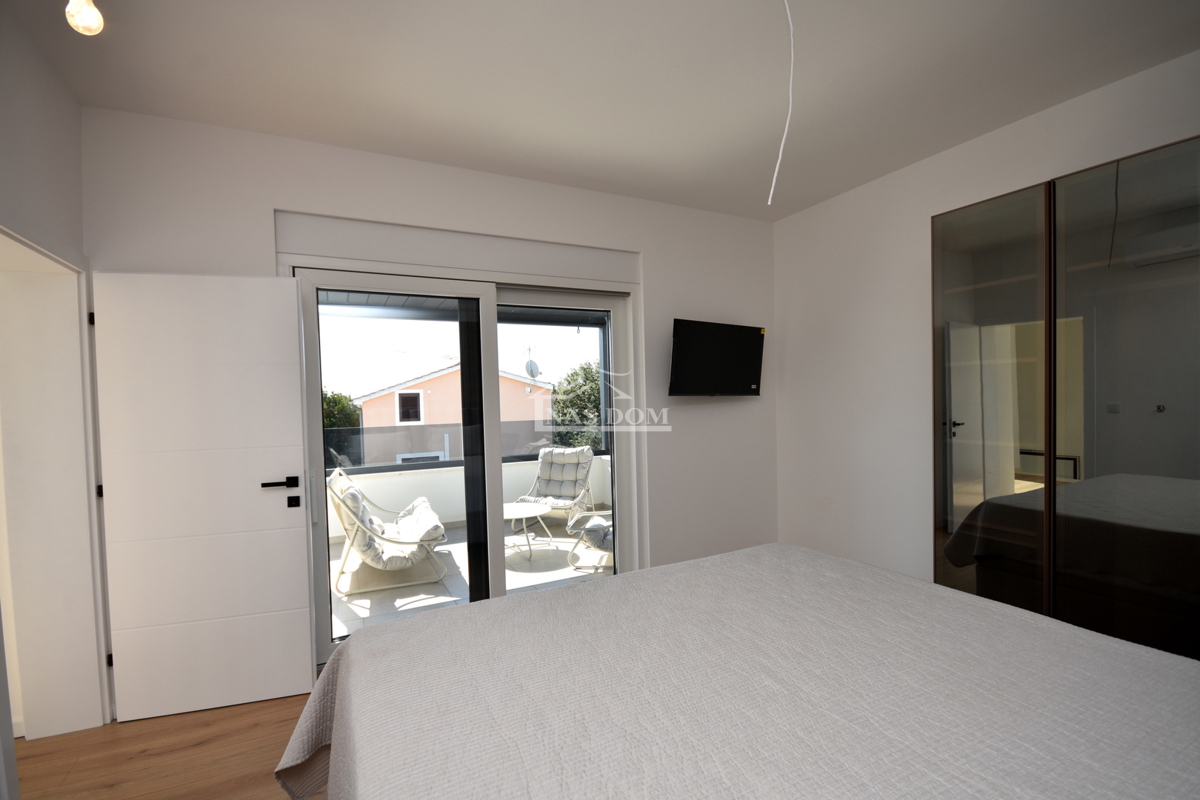 Vodice, Srima - NOVOGRADNJA S2 hiša 250 m od plaže