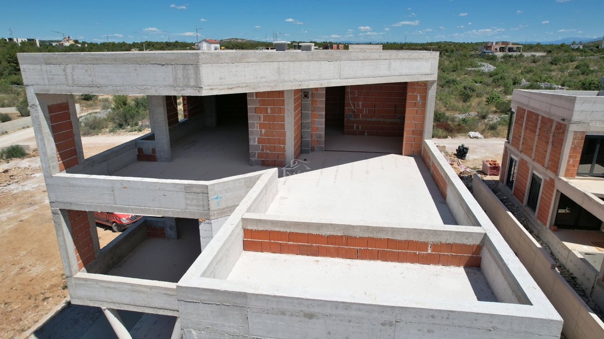 Impresiven penthouse s panoramskim pogledom na morje – Luksuzna novogradnja v Vodicah