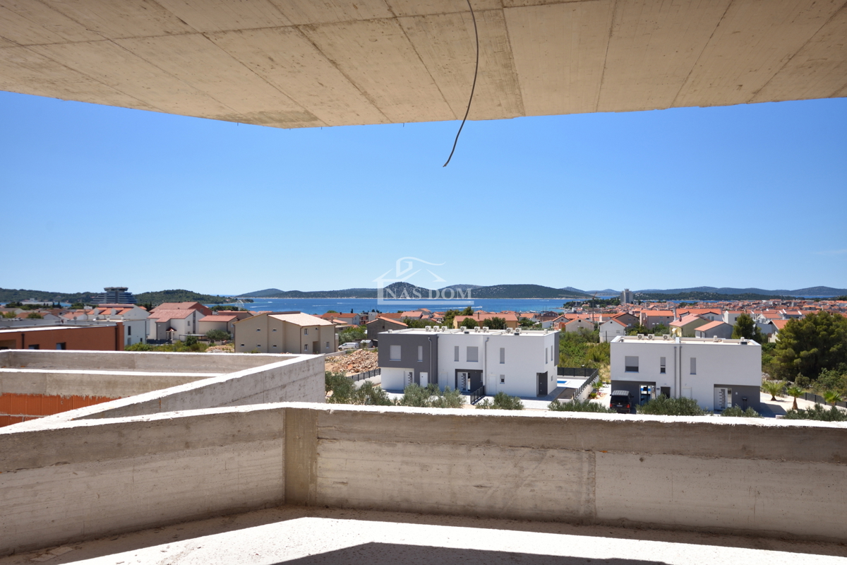 Impresiven penthouse s panoramskim pogledom na morje – Luksuzna novogradnja v Vodicah