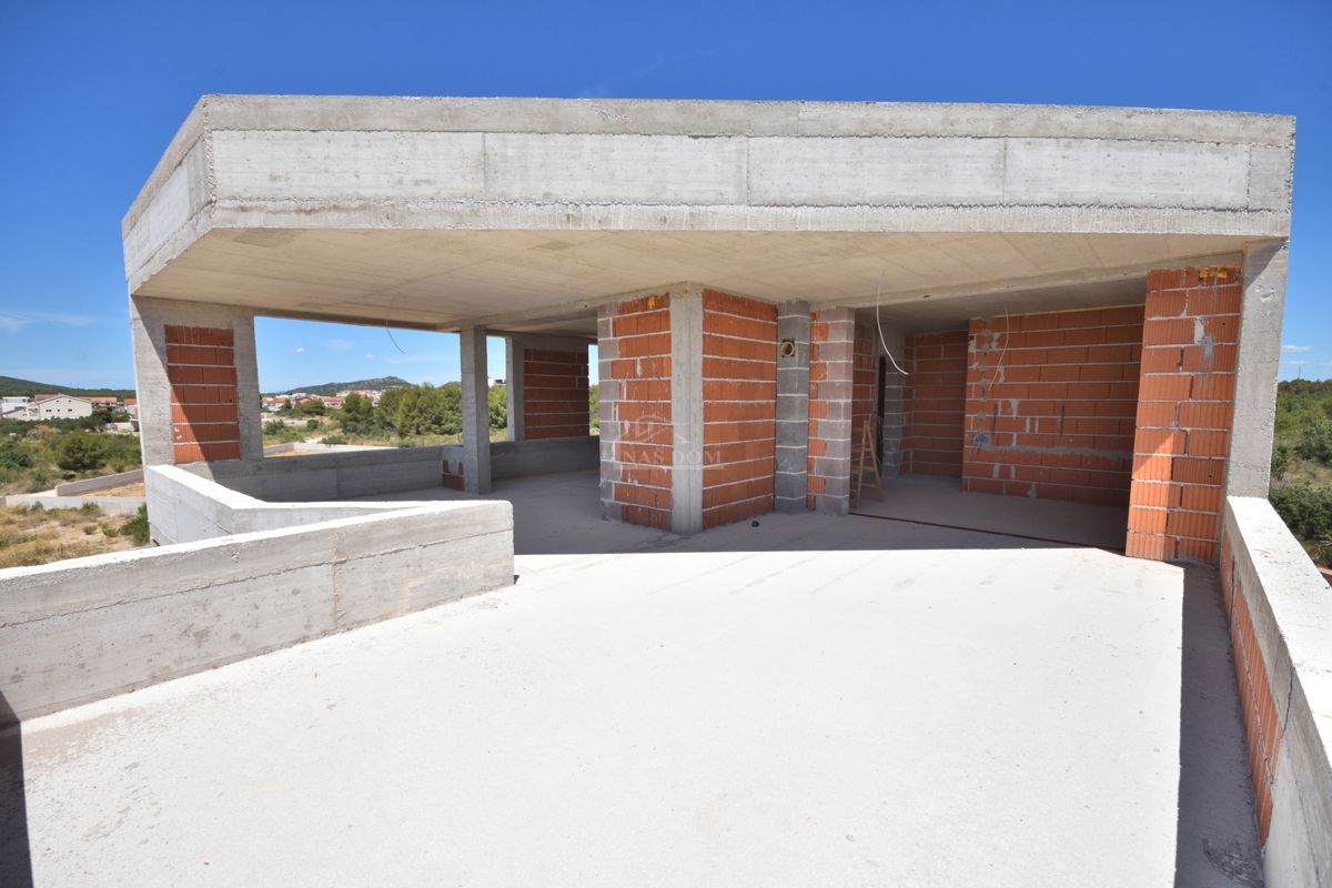 Impresiven penthouse s panoramskim pogledom na morje – Luksuzna novogradnja v Vodicah