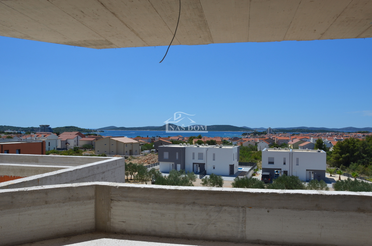 Impresiven penthouse s panoramskim pogledom na morje – Luksuzna novogradnja v Vodicah