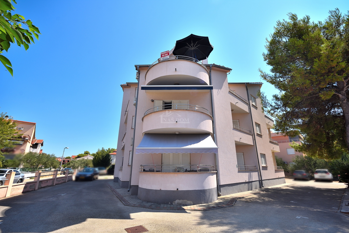 Vodice - Stanovanje z dvema spalnicama, II. nadstropje, 350 m od plaže