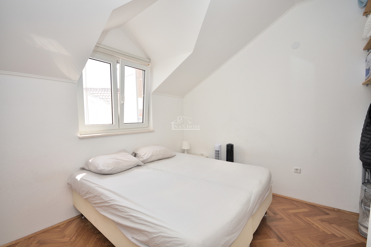 Vodice - Stanovanje z dvema spalnicama, 2. nadstropje, 350 m od plaže