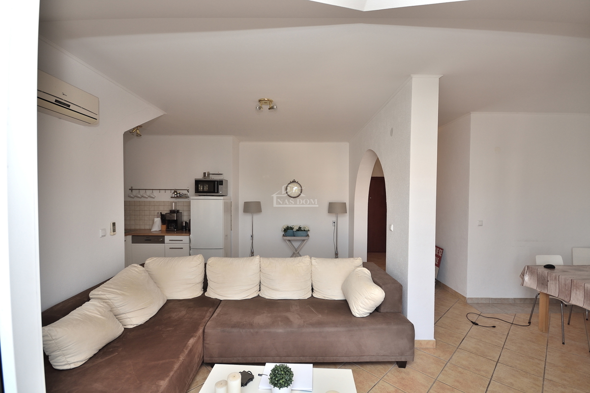 Vodice - Stanovanje z dvema spalnicama, 2. nadstropje, 350 m od plaže