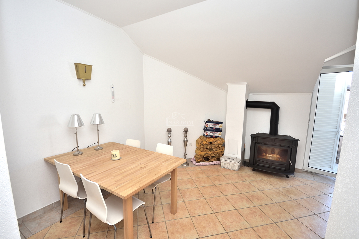 Vodice - Stanovanje z dvema spalnicama, 2. nadstropje, 350 m od plaže