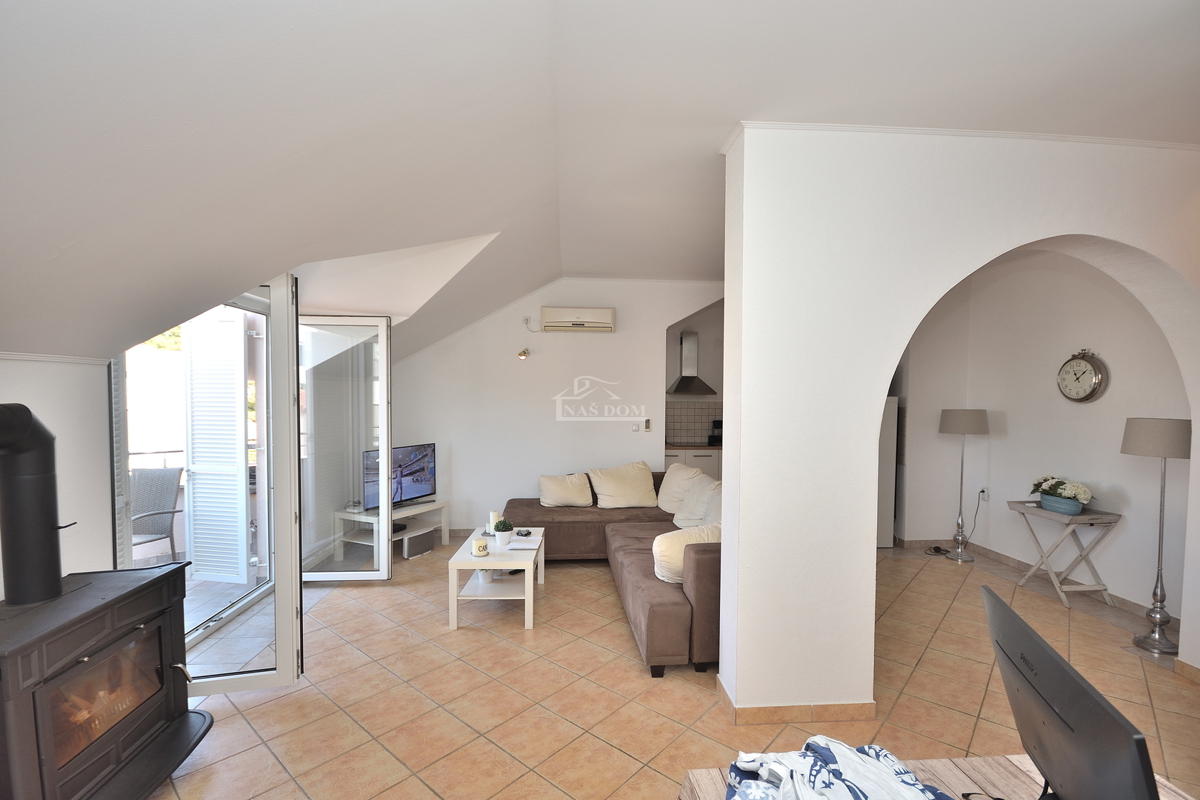 Vodice - Stanovanje z dvema spalnicama, 2. nadstropje, 350 m od plaže