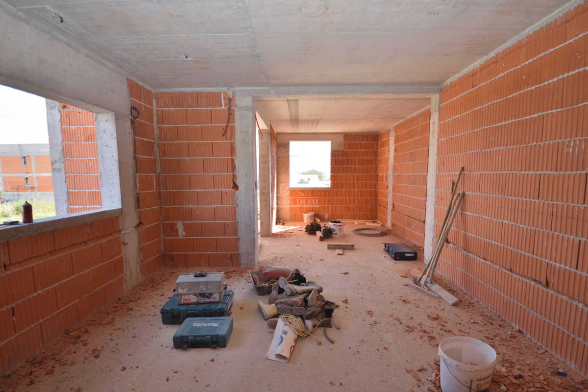 Vodice - Stanovanje S3 v pritličju z vrtom, 500 m od središča