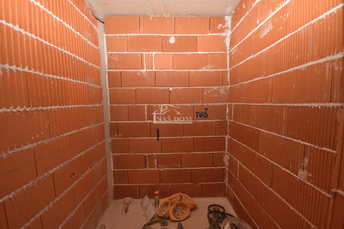 Vodice - Stanovanje S3 v pritličju z vrtom, 500 m od središča