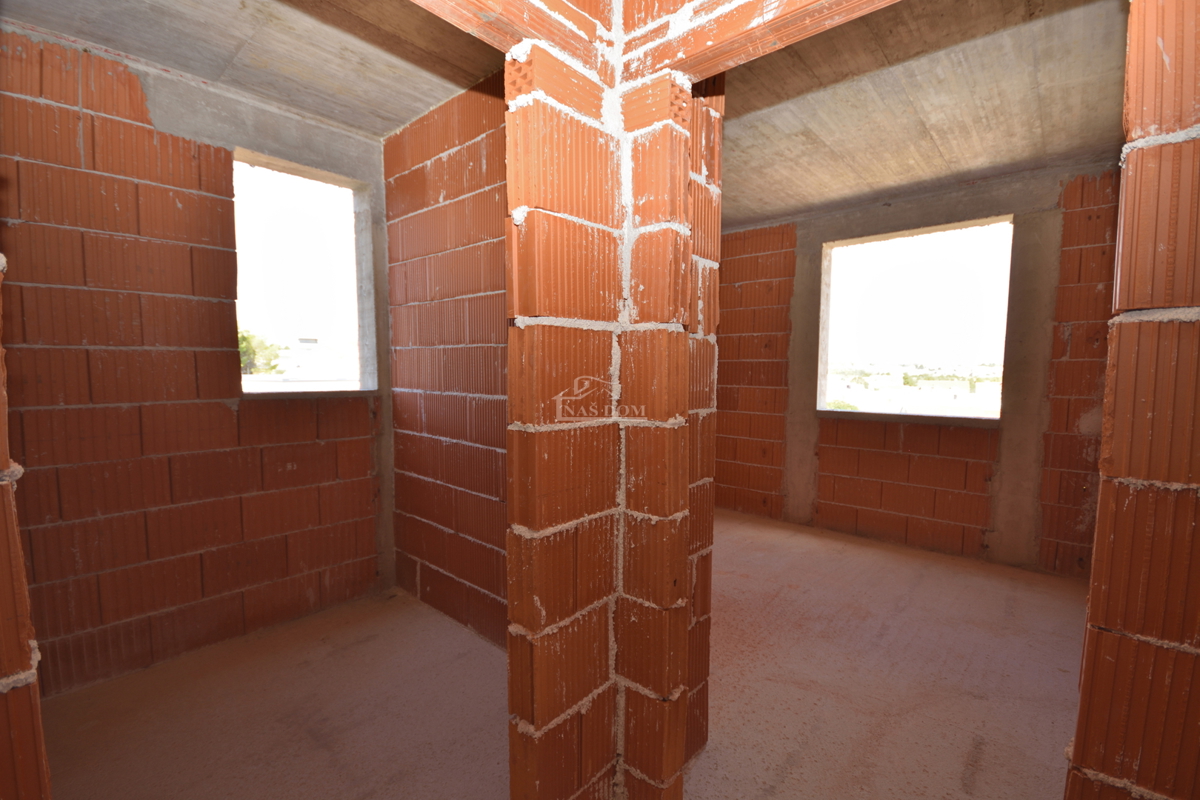 Stanovanje S9 v Vodicah – novogradnja, 2. nadstropje, pogled na morje, 77,8 m², mirna lega