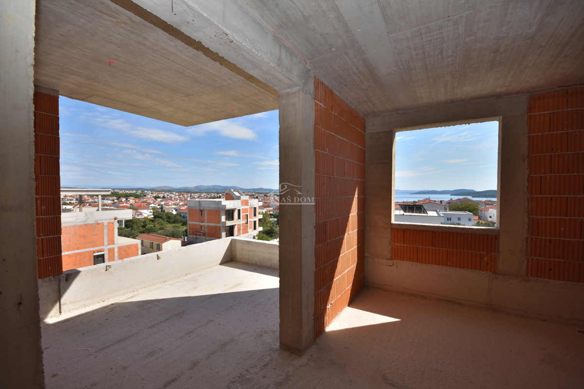 Stanovanje S9 v Vodicah – novogradnja, 2. nadstropje, pogled na morje, 77,8 m², mirna lega