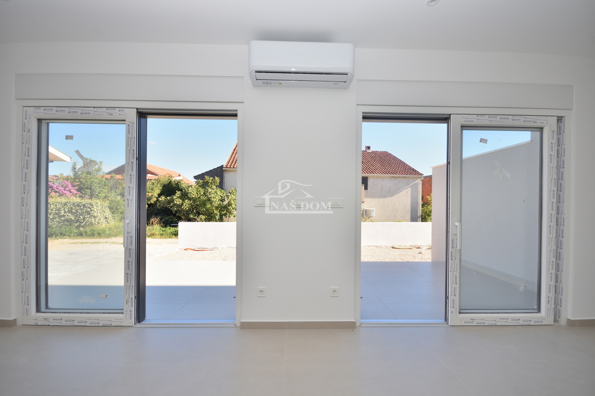 PRILOŽNOST: Dvojna hiša S2 v Vodicah – mirna lega, bližina vseh vsebin