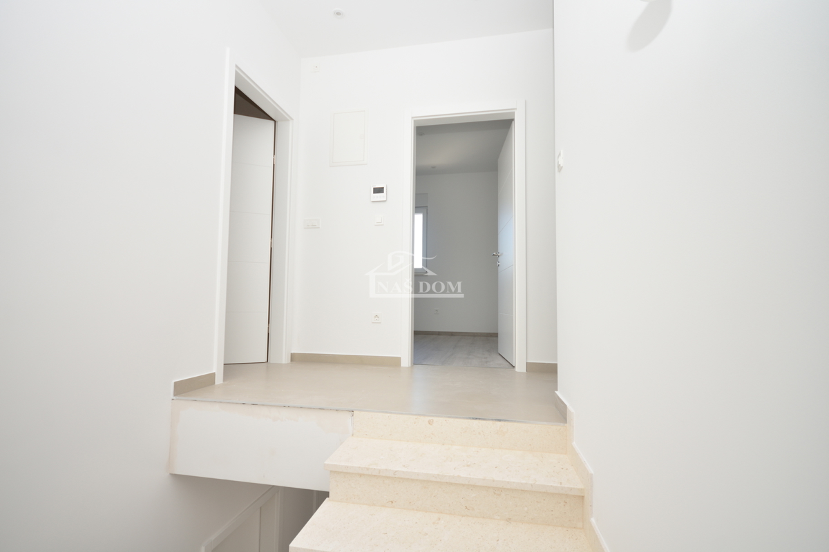 PRILOŽNOST: Dvojna hiša S2 v Vodicah – mirna lega, bližina vseh vsebin