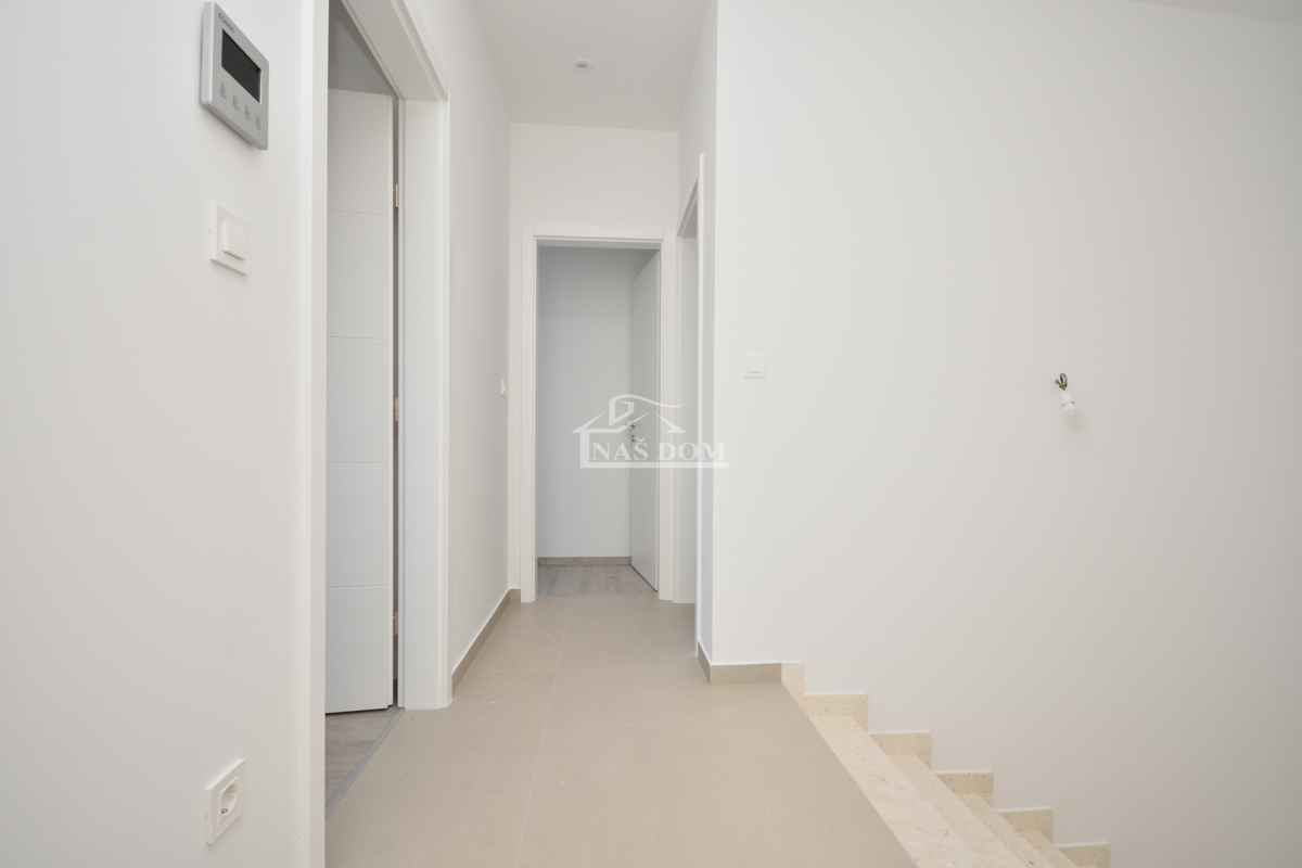 PRILOŽNOST: Dvojna hiša S2 v Vodicah – mirna lega, bližina vseh vsebin