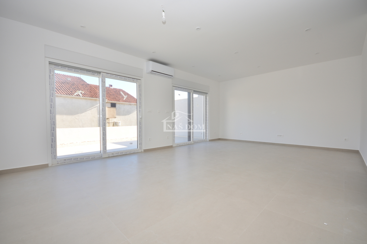 PRILOŽNOST: Dvojna hiša S2 v Vodicah – mirna lega, bližina vseh vsebin