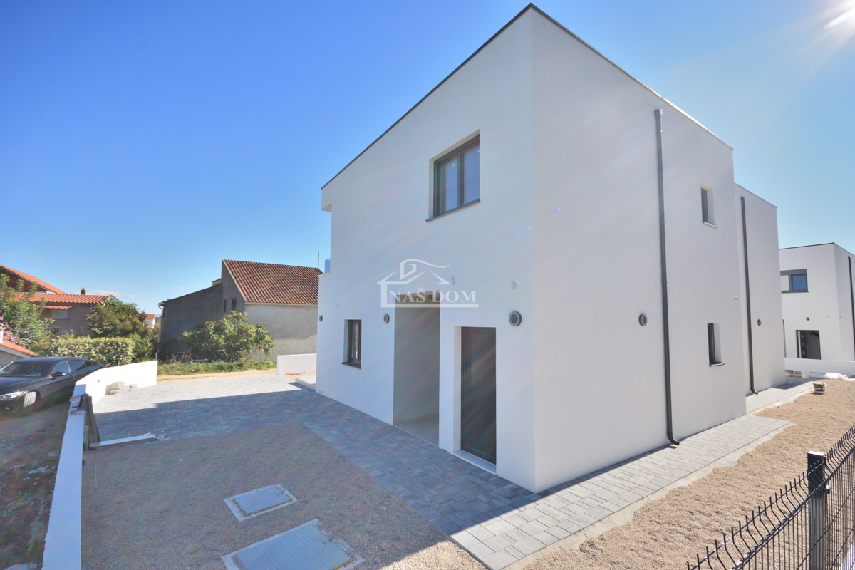 PRILOŽNOST: Dvojna hiša S2 v Vodicah – mirna lega, bližina vseh vsebin