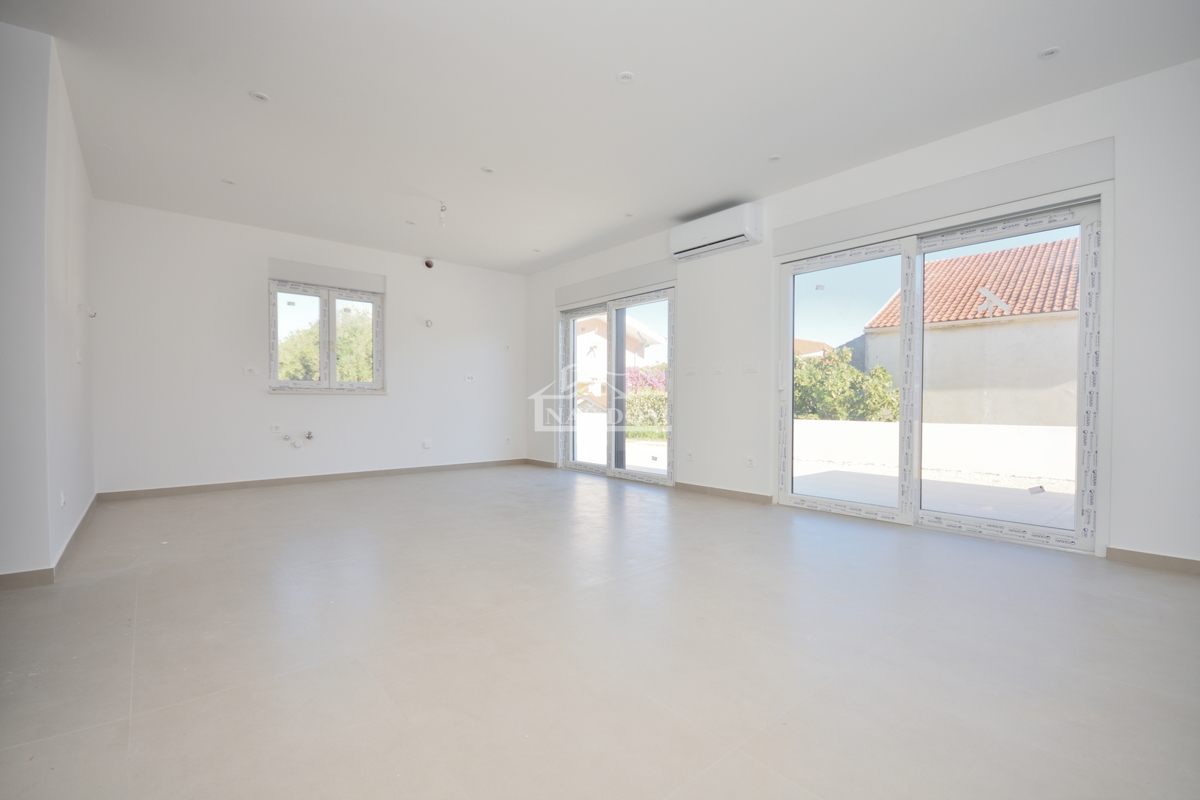 PRILOŽNOST: Dvojna hiša S2 v Vodicah – mirna lega, bližina vseh vsebin