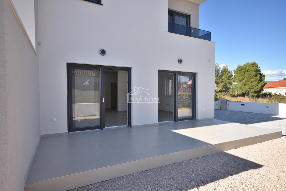 PRILOŽNOST: Dvojna hiša S2 v Vodicah – mirna lega, bližina vseh vsebin