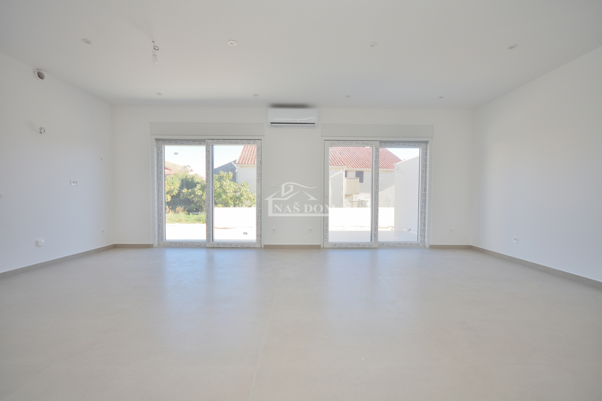 PRILOŽNOST: Dvojna hiša S2 v Vodicah – mirna lega, bližina vseh vsebin