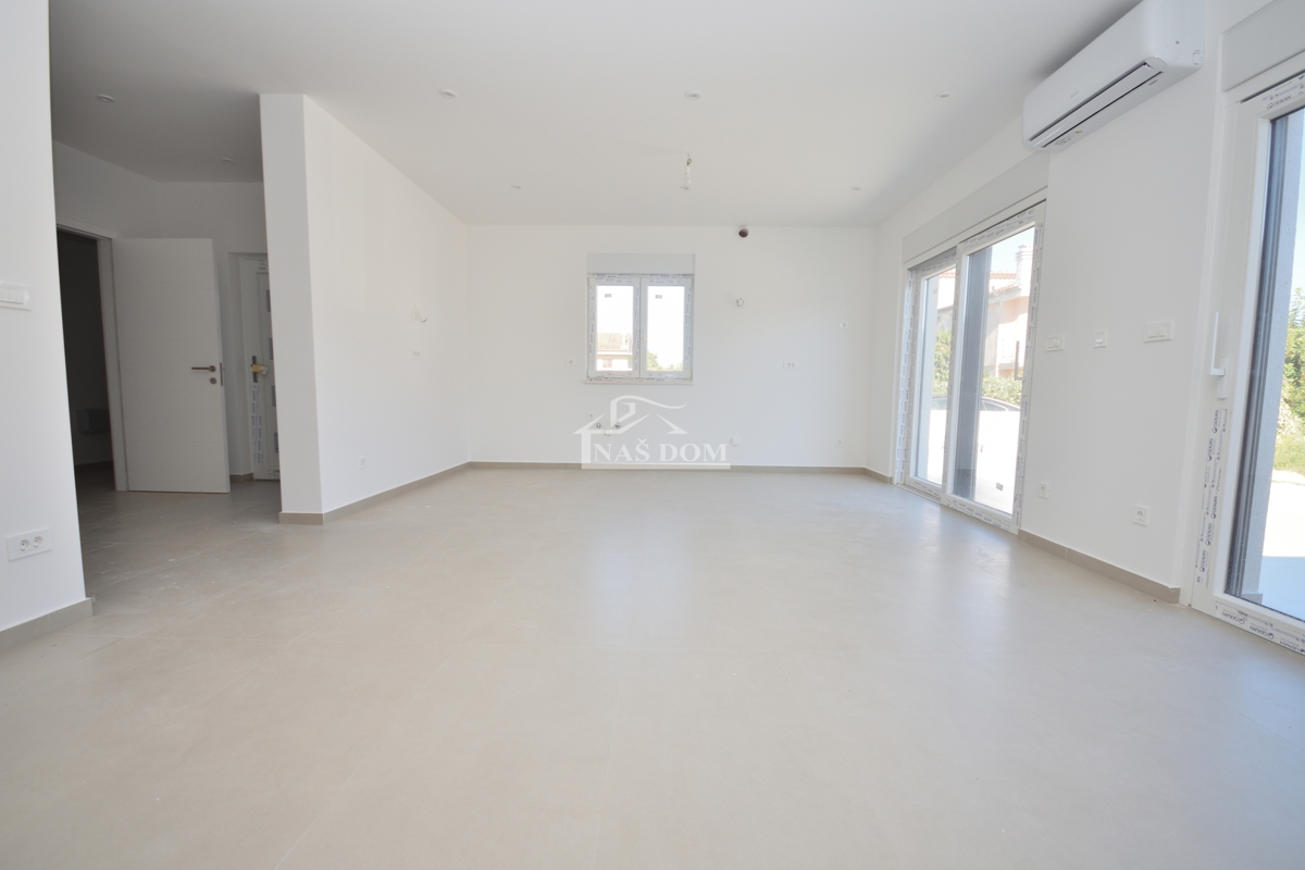 PRILOŽNOST: Dvojna hiša S2 v Vodicah – mirna lega, bližina vseh vsebin